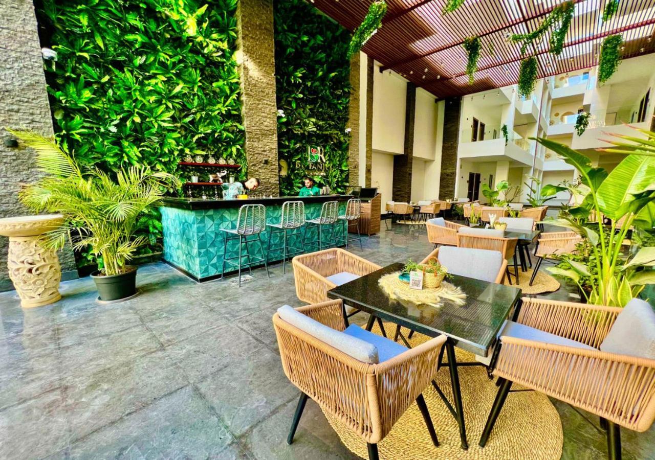 Sanctuary Sunlit Hurghada Haven With 4 Pools, Rooftop Sunsets & Gourmet Bites Steps Away Экстерьер фото