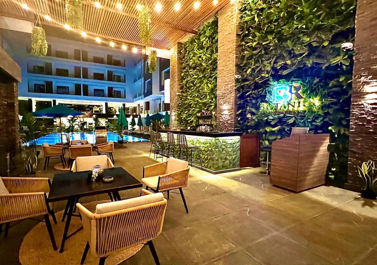 Sanctuary Sunlit Hurghada Haven With 4 Pools, Rooftop Sunsets & Gourmet Bites Steps Away Экстерьер фото